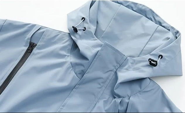 Winddichte, wasserabweisende Funktionsjacke mit Kapuze