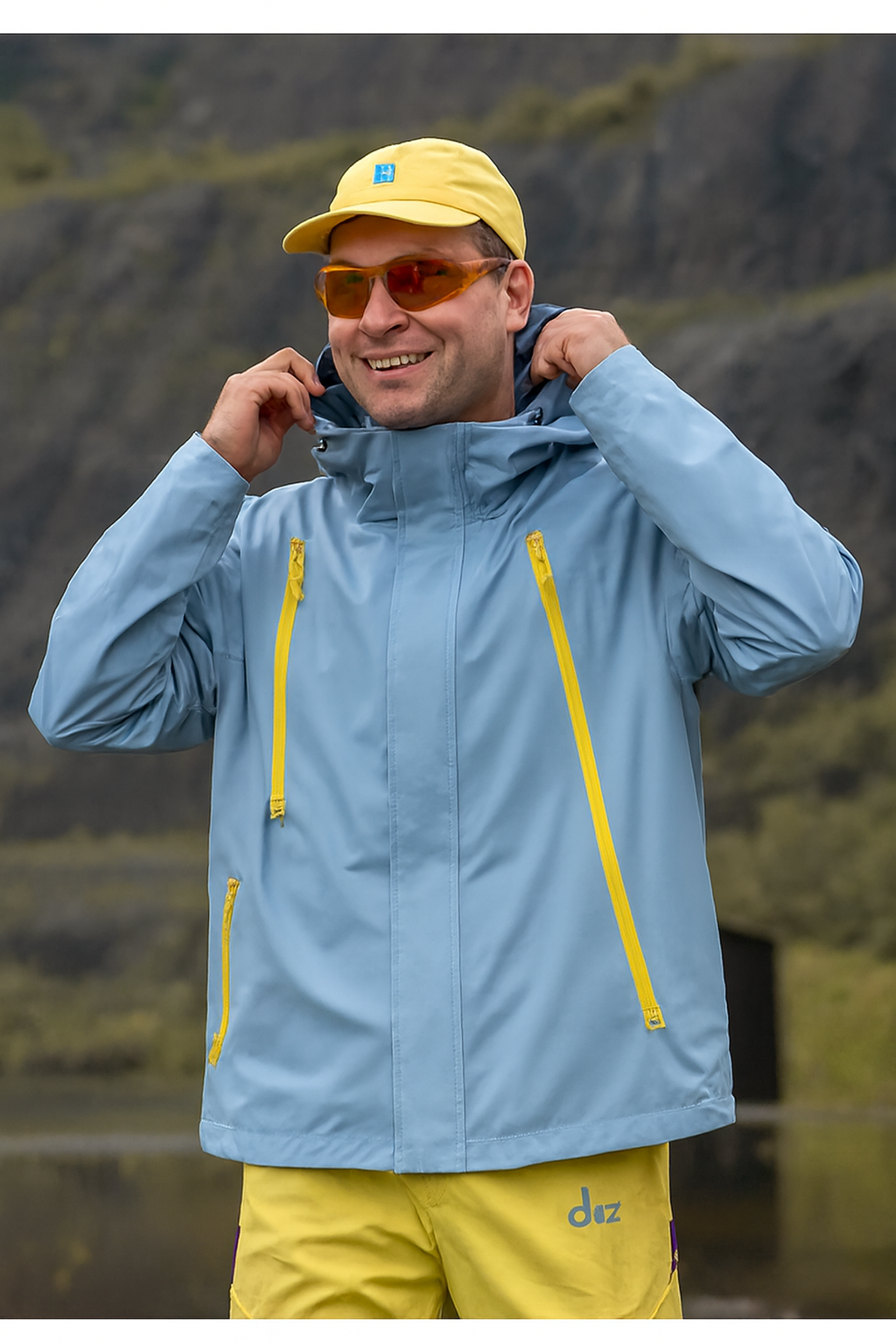 Winddichte, wasserabweisende Funktionsjacke mit Kapuze