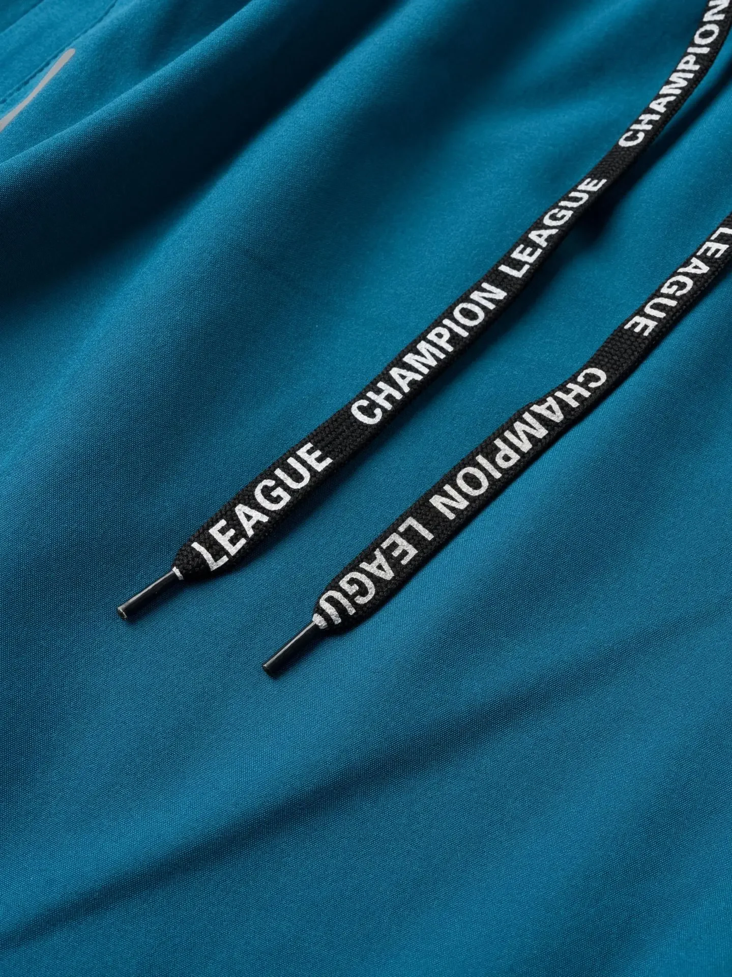 Herren-Laufshorts mit darunter getragener Leggings