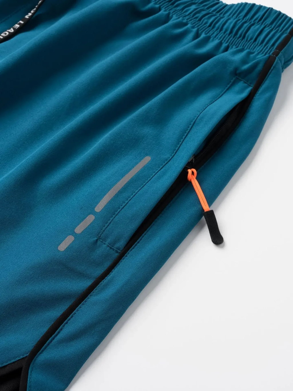 Herren-Laufshorts mit darunter getragener Leggings