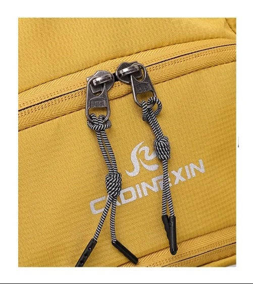 Wasserabweisender Trekkingrucksack mit vielen Taschen